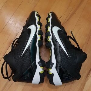 Nike Alpha Shark Fast Flex Youth Football Cleats Black Sz 2Y